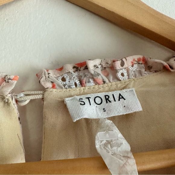 Storia • V-Neck‎ Floral Frill Dress - Picture 3 of 10